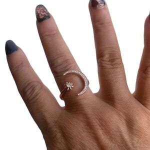 The On trend stellar Sterling Silver adjustable ring